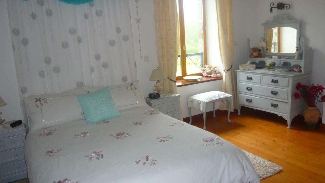 Le Rocher B&B Yvrandes Buitenkant foto