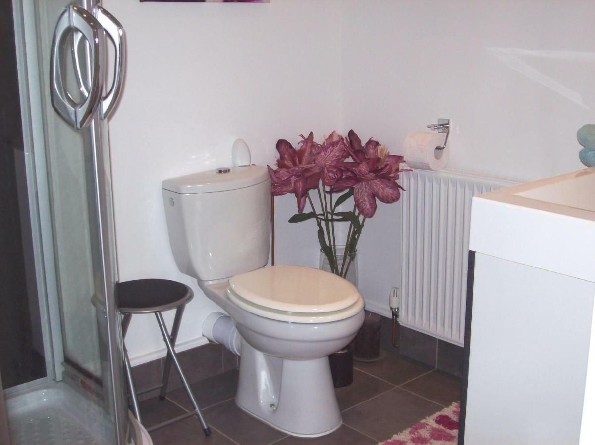 Le Rocher B&B Yvrandes Buitenkant foto