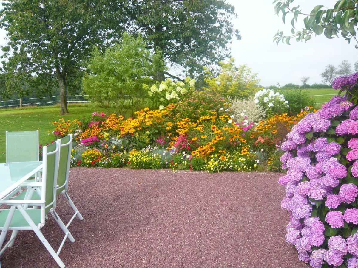 Le Rocher B&B Yvrandes Buitenkant foto
