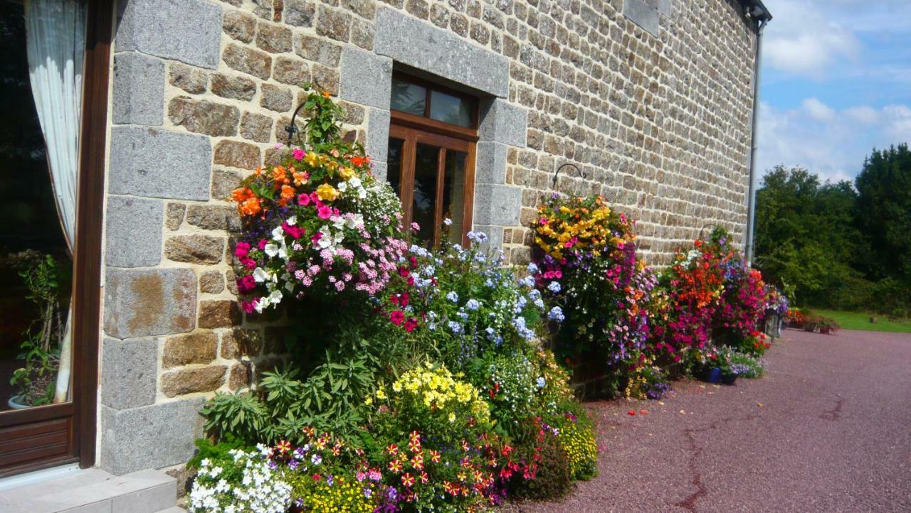 Le Rocher B&B Yvrandes Buitenkant foto