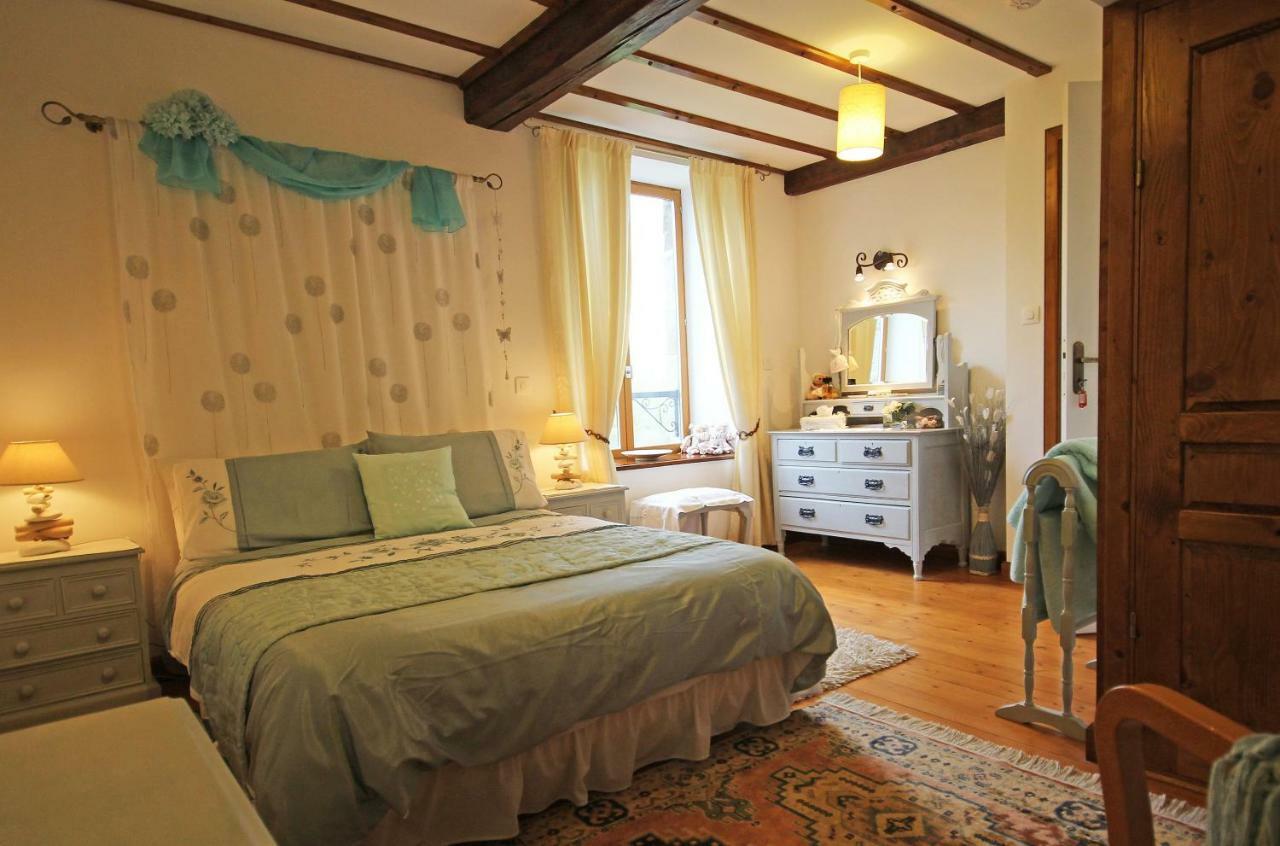 Le Rocher B&B Yvrandes Buitenkant foto
