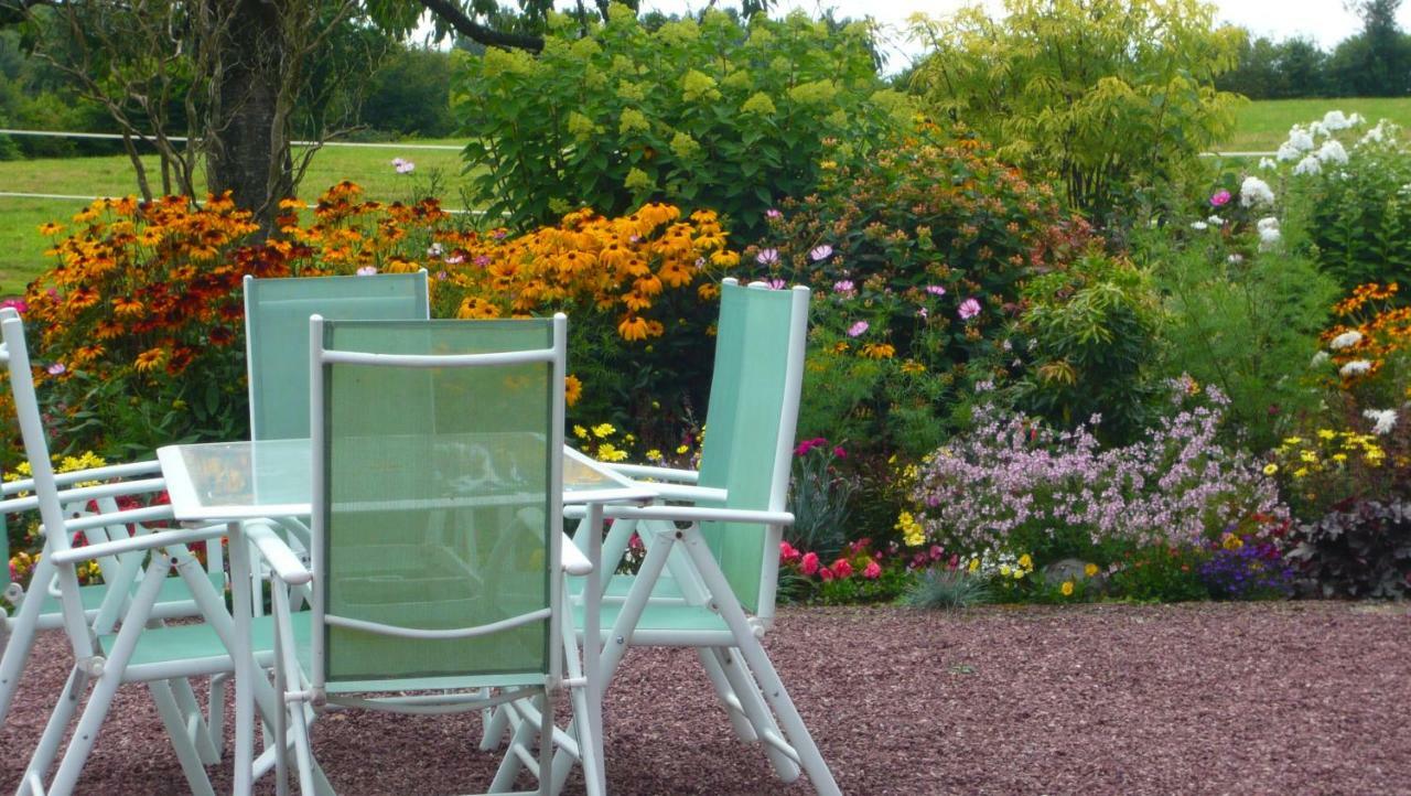 Le Rocher B&B Yvrandes Buitenkant foto